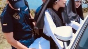 Gonoxeboz On Twitter Full Video 2 Nuns Two Police Officers