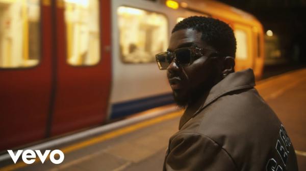 VIDEO: Skiibii - Moving Train